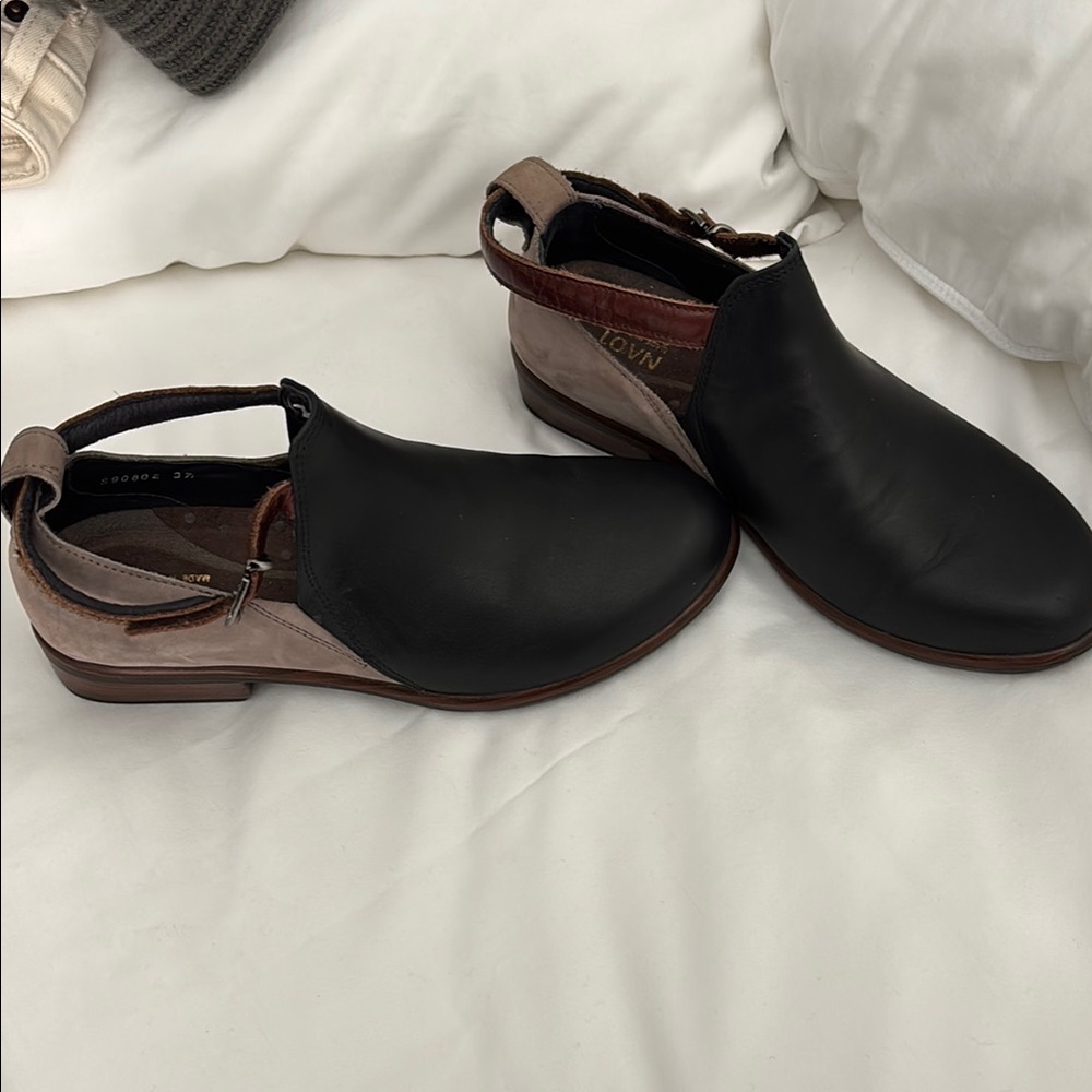 Naot size 7 black and tan ankle shoes
